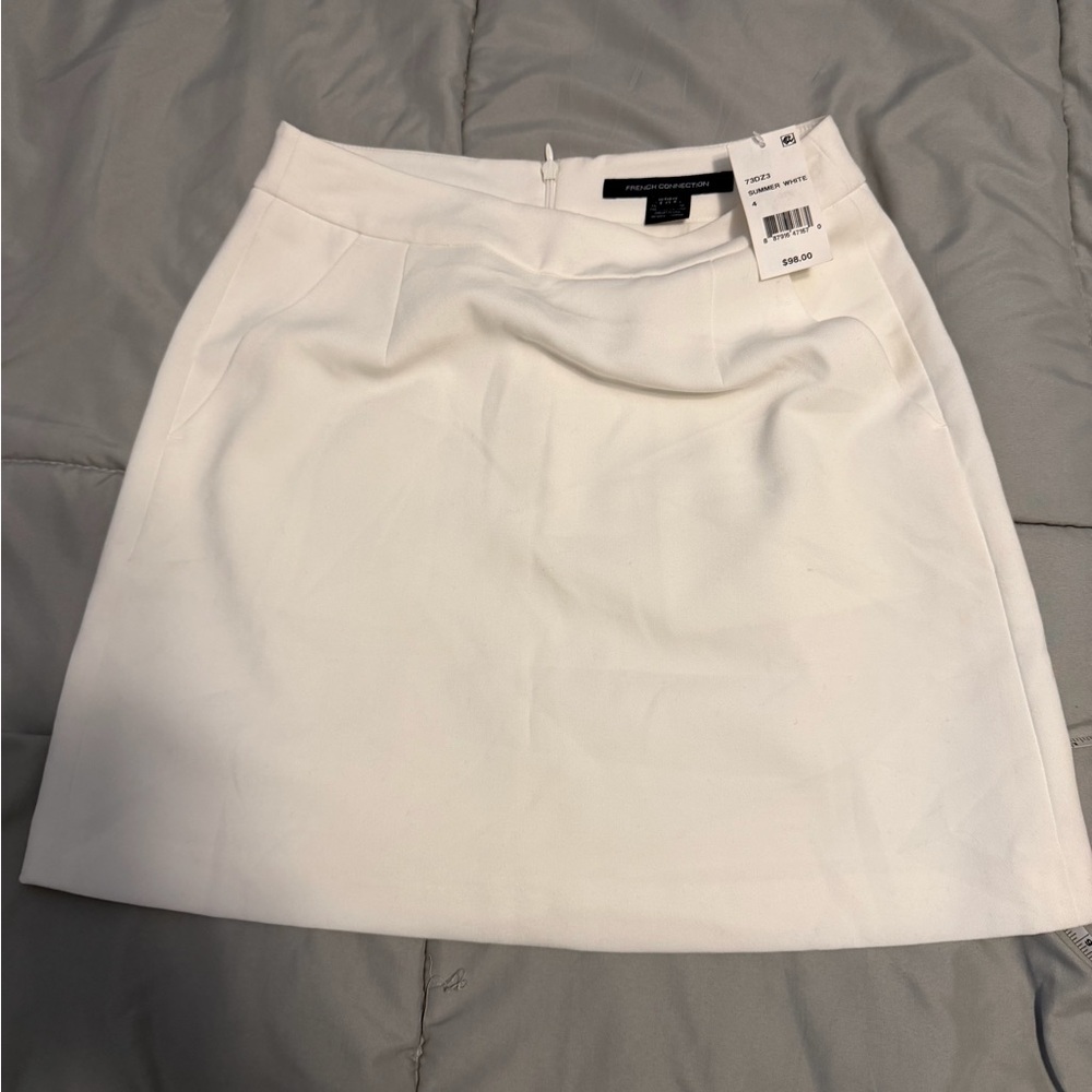 French Connection White Mini Skirt with Front Seam Detail Women’s size 4 NWT - Picture 2 of 9